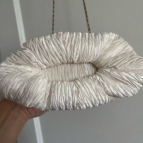Carla Marchi Ivory pleated Crossbody - Picture 4 of 7